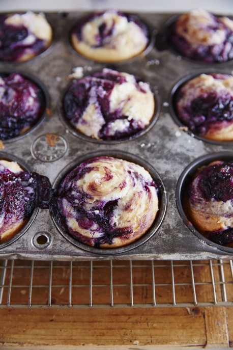 Blueberry-Buttermilk Swirl Muffins Beauty A131110 Silvana's Kitchen 2014